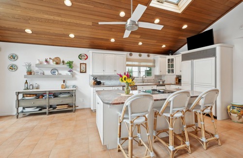 Quogue Casa | Quogue Village Contemporary with Pool, Spa, & Har-Tru Tennis Court