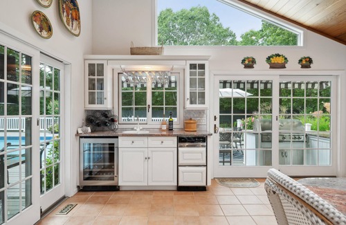 Quogue Casa | Quogue Village Contemporary with Pool, Spa, & Har-Tru Tennis Court