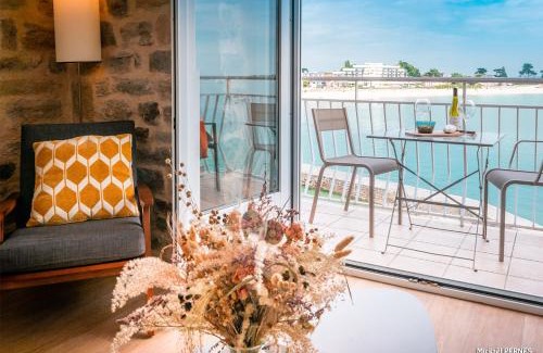 Larmor-Plage Apartamento | RÉF 236 - LARMOR-PLAGE type 2 avec 3 balcons pleine vue mer et au pied du centre