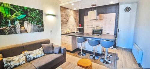 Golfe Juan Apartamento | Résidence de Vacances avec Piscine & Transat, à 2 minutes des plages - Bât n2