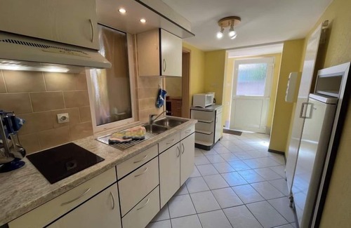 Marckolsheim Apartamento | Résidence jaune et rose by Interhome