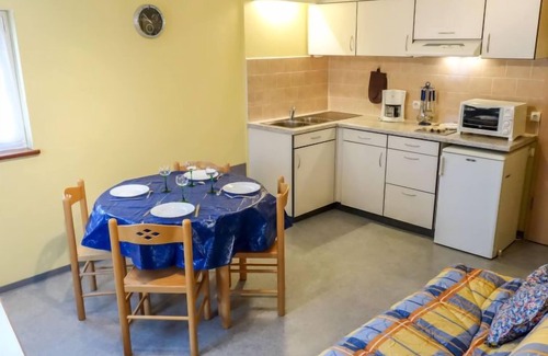 Marckolsheim Apartamento | Résidence jaune et rose by Interhome