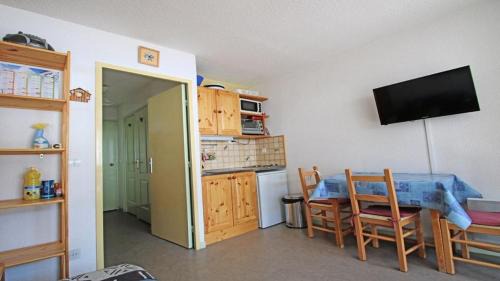 Puy-Saint-Vincent Apartamento | Résidence Sapporo - SAP408 - STUDIO COIN MONTAGNE - 4 PERSONNES AVEC BALCON SUD MAE-8904