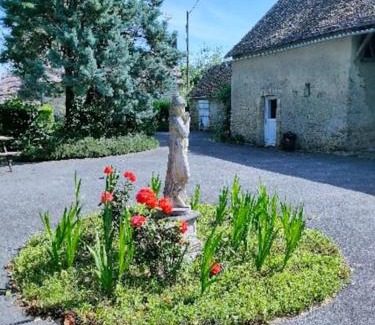 Champagne Casa | "Rêves de Gamins", Gîte de campagne "La Camusière" proche du pôle Européen et 24h