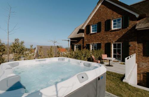 Lohme Casa | Rügenvilla im Glück - mit Wellnessbereich und Kamin. Hunde willkommen