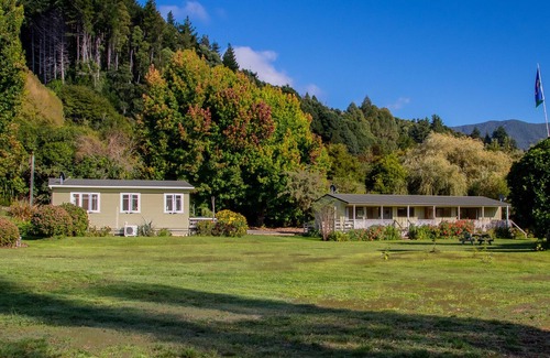 Marahau Casa | R?T? COTTAGE - M?RAHAU HOLIDAY UNIT, with a garden in Marahau