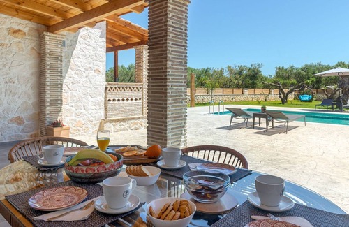 Lithakia Villa | R 1445 Superior Residence Tierra Olivo