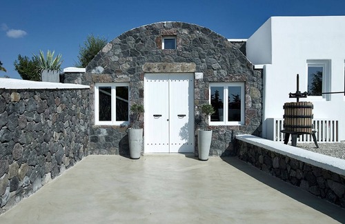 Exo Gialos Villa | R 1476 Cave Stone Amor Hideaway Villas