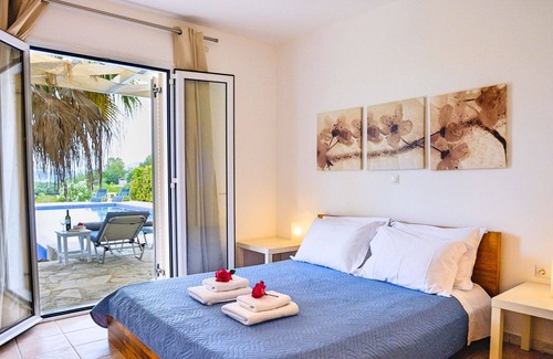 Dramia Villa | Cretan Mansion – Non Refundable R193
