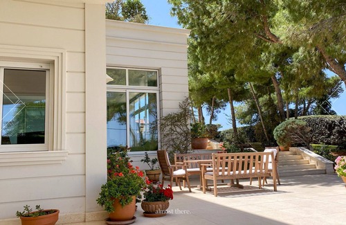 Dafni Villa | R 3019 Villa Prince Phillip Vivestia Athens