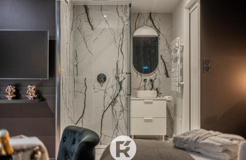 Secteur 4 Apartamento | R'Apparts The Love Nest Suite