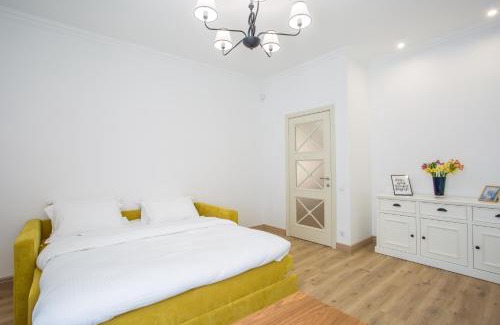 Lviv Apartamento | R.O.Y.A.L apartments