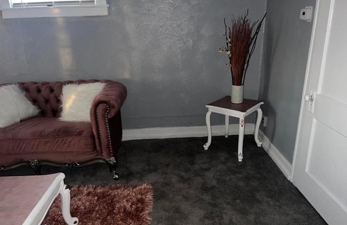 Detroit Apartamento | R&R 1BDRM COMFY AND COZY ON OAKMAN BLVD