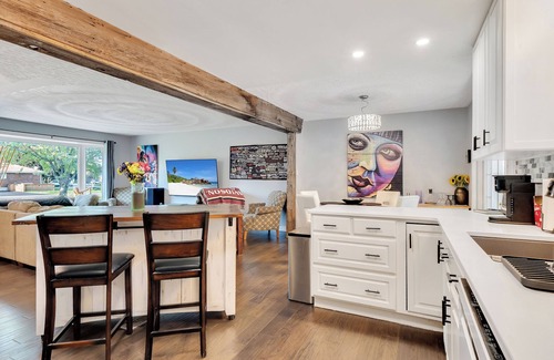 Trent Hills Casa | R&R Heaven See fall colorsnSunroom n Hottub