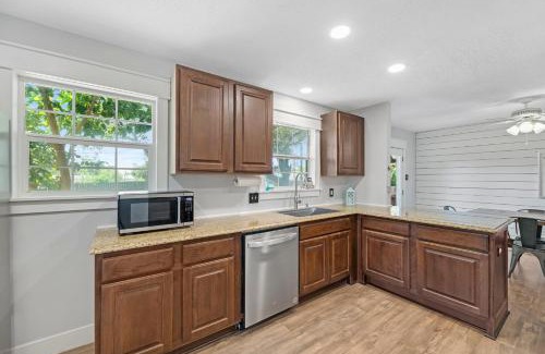 Aransas Pass Casa | R & R's Reel Paradise 5 minutes to the harbour and 11 miles to the Beach!