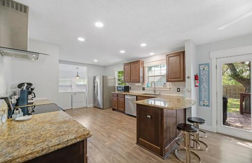 Aransas Pass Casa | R & R's Reel Paradise 5 minutes to the harbour and 11 miles to the Beach!
