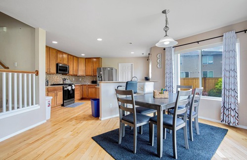 Renton Casa | R1: Leverage Villa