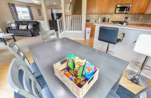 Renton Casa | R1: Leverage Villa