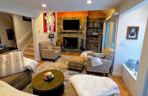 Bretton Woods Casa | R20 luxury ski-in/out townhome in Bretton Woods next to beginner ski trail!