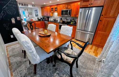 Bretton Woods Casa | R20 luxury ski-in/out townhome in Bretton Woods next to beginner ski trail!