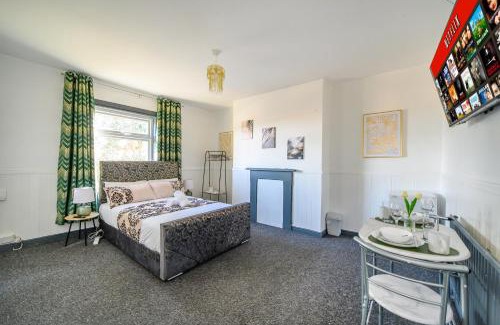 Churwell Casa | -RA27A- For your relaxed, Cosy stay, Free Parking