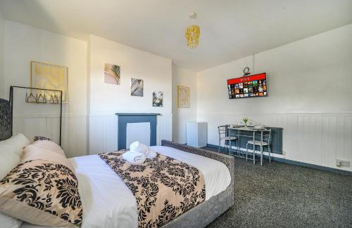 Churwell Casa | -RA27A- For your relaxed, Cosy stay, Free Parking
