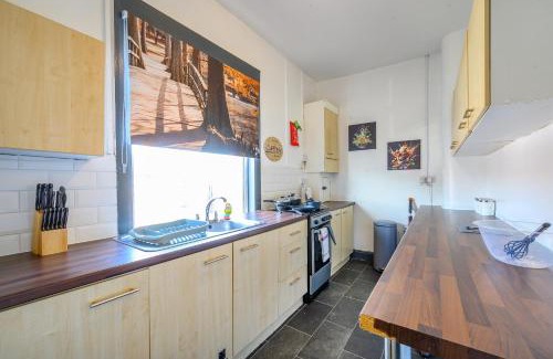 Churwell Casa | -RA27A- For your relaxed, Cosy stay, Free Parking