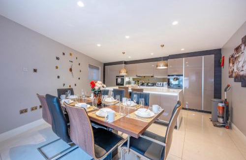 Batley Casa | *RA7C* For your most relaxed & Cosy stay + Free Parking + Free Fast WiFi *