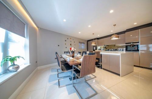 Batley Casa | *RA7C* For your most relaxed & Cosy stay + Free Parking + Free Fast WiFi *