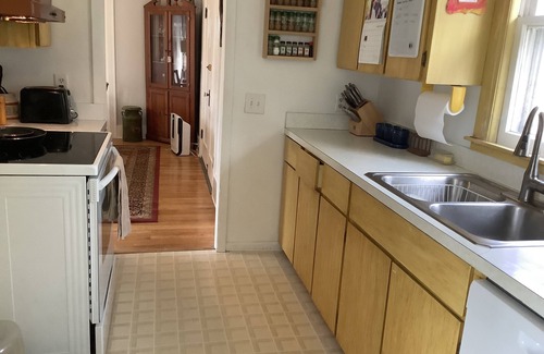Walloon Lake Cabaña | Rabbit Run - Cozy cottage in the heart of Walloon Lake Village. Family-friendly!