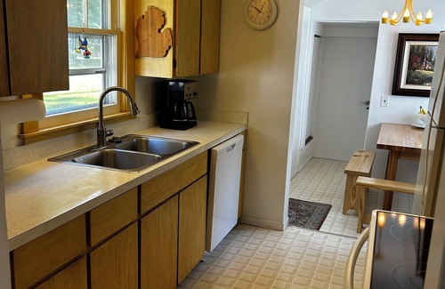 Walloon Lake Cabaña | Rabbit Run - Cozy cottage in the heart of Walloon Lake Village. Family-friendly!