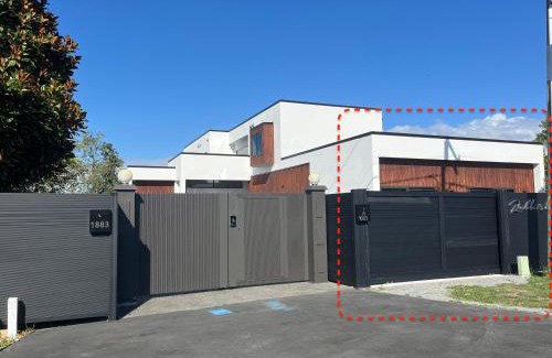 Hamilton Casa | Rabbits Home- Riverside, Separate courtyard, New 1-bedroom
