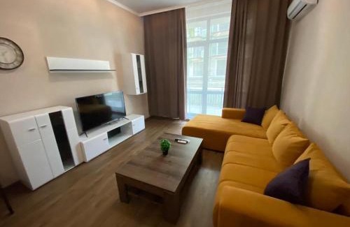 Saints Constantine and Helena Apartamento | Rabi park residence