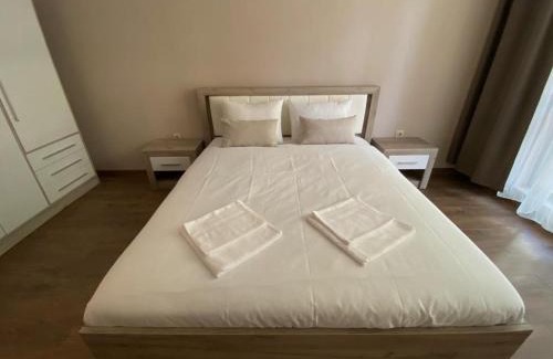 Saints Constantine and Helena Apartamento | Rabi park residence
