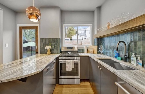 Tyler Park Casa | Race Day Hideaway – Cozy Firepit & Outdoor Space!
