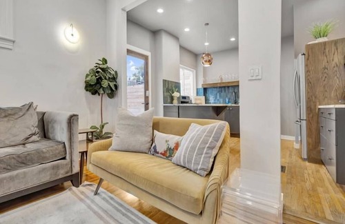 Tyler Park Casa | Race Day Hideaway – Cozy Firepit & Outdoor Space!