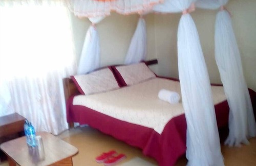 Eldoret Cama Y Desayuno | Racecourse Inn Hotel
