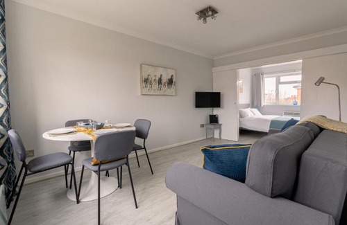 Newbury Apartamento | Racecourse Revelation! Free parking