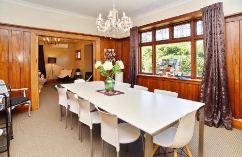 Christchurch Casa | Racecourse Villa - Classic 1935 Charm & Space