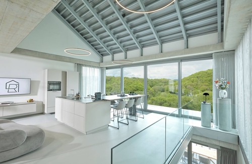 Bermel Casa | Racers Lodge "Grand Prix" with lifting platform and double garage, near Nürburgring