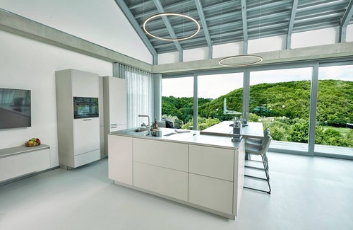 Bermel Casa | Racers Lodge "Grand Prix" with lifting platform and double garage, near Nürburgring