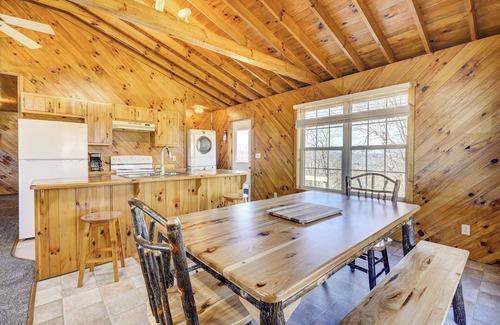 West Columbia Cabina | Racine Vacation Rental 25 Mi to Athens!