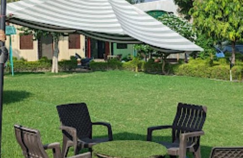 Vrindavan Hotel | Radha Krishna dham beside iskon gowsala,Vrindavan