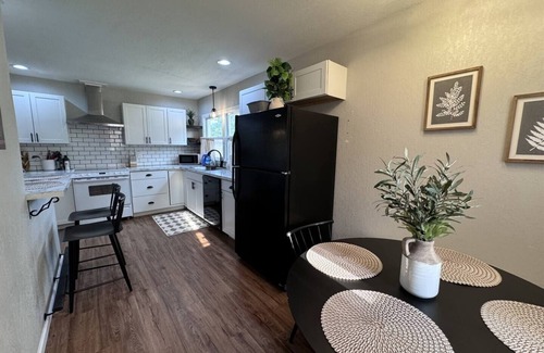 Wichita Casa | Radian Ranch - 2 Kings, Near Derby - Fenced Yard - Pet Friendly.