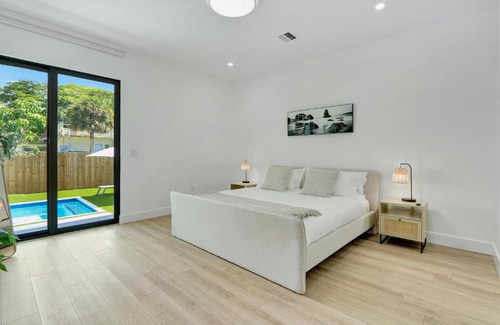 Coral Way Casa | Radiance - Modern Design, Poolside Escape