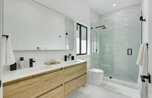 Coral Way Casa | Radiance - Modern Design, Poolside Escape