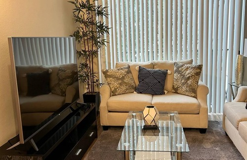 Legacy Town Center North Apartamento | Radiant & Cozy Legacy West 1bed/bath APT