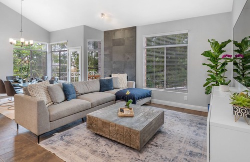 Westside Costa Mesa Casa | Radiant home near the ocean with WiFi, W/D, hot tub and gas grill