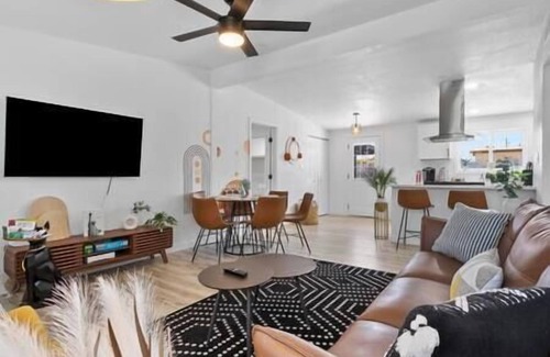 Sunrise Manor Casa | Radiant Pool Retreat: 4BR NLV Getaway