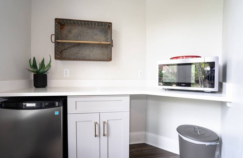 Five Points Apartamento | Radiant Rancher | Beer + Wine | Sleeps 2